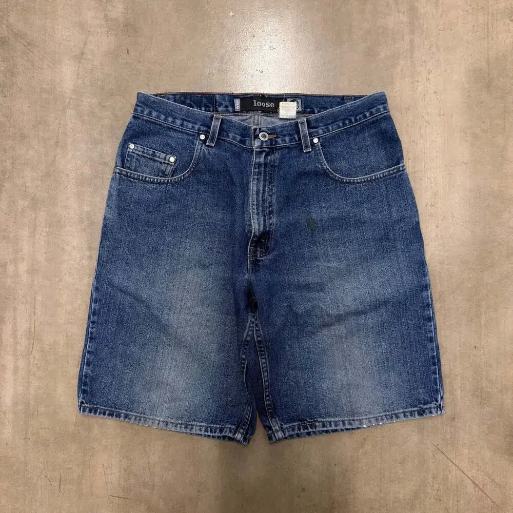 Vintage Levi's SilverTab Loose Fit Denim Shorts Blue Size 34